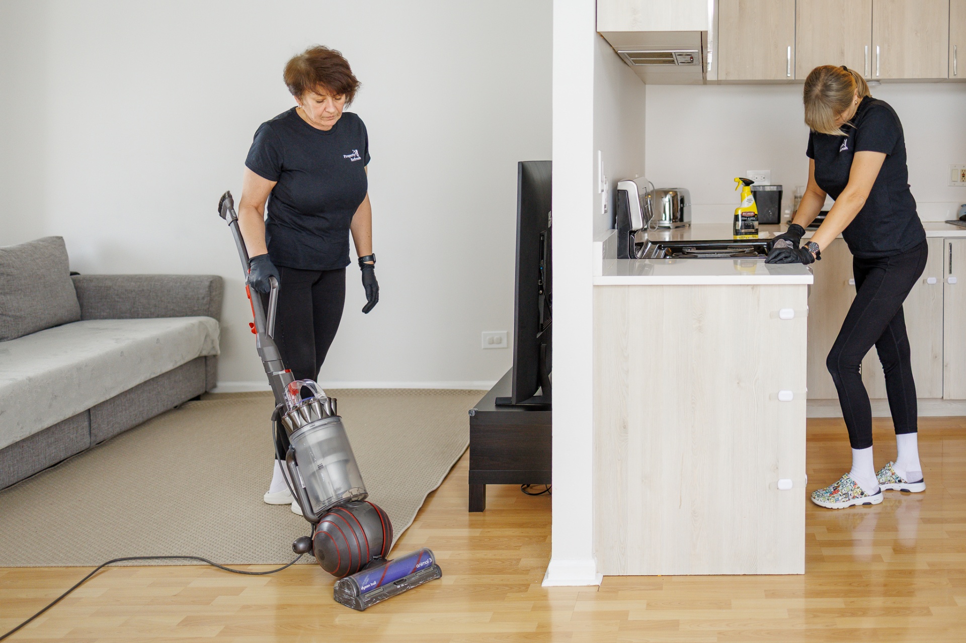 Holiday House Cleaning in Chicago: From Halloween Mess to Guest-Ready (With Real Prices)